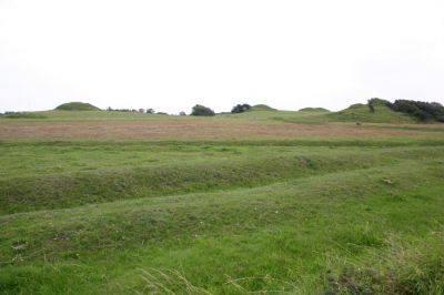 GravhÃ¸je.
Ved SÃ¦lvigbugten.
