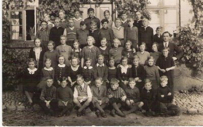 Kolby skole ca. 1934
Modtaget af Inge Lise Vohnsen SÃ¸rensen.
